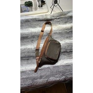 ✨ Over the shoulder Michael Kors Bag ✨